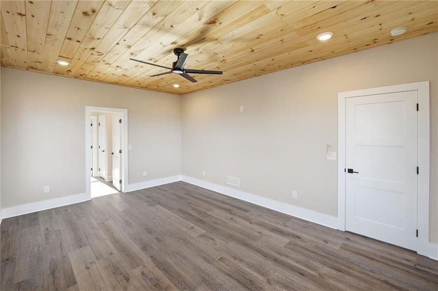 Spacious, unfurnished interior of a new home in , Ranger (Image 25).