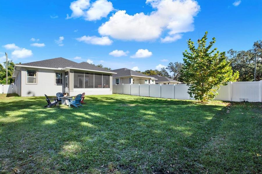 Exterior details and patio area of a home in , Tampa (Image 4).