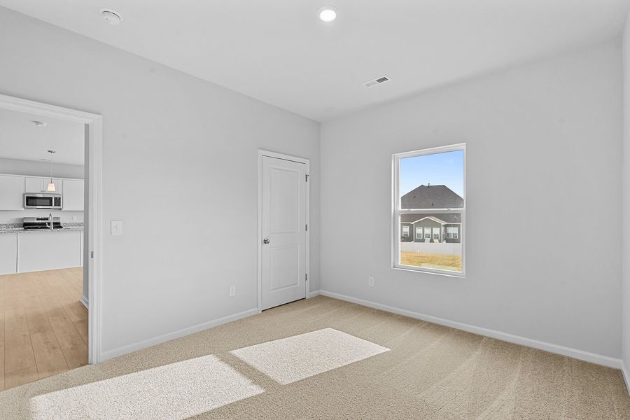 Spacious, unfurnished interior of a new home in Hanes Lake, Winston-Salem (Image 26). Spacious, unfurnished interior of a new home in Hanes Lake, Winston-Salem (Image 26).