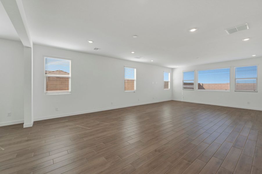 Spacious, unfurnished interior of a new home in Terraza, San Tan Valley (Image 19).