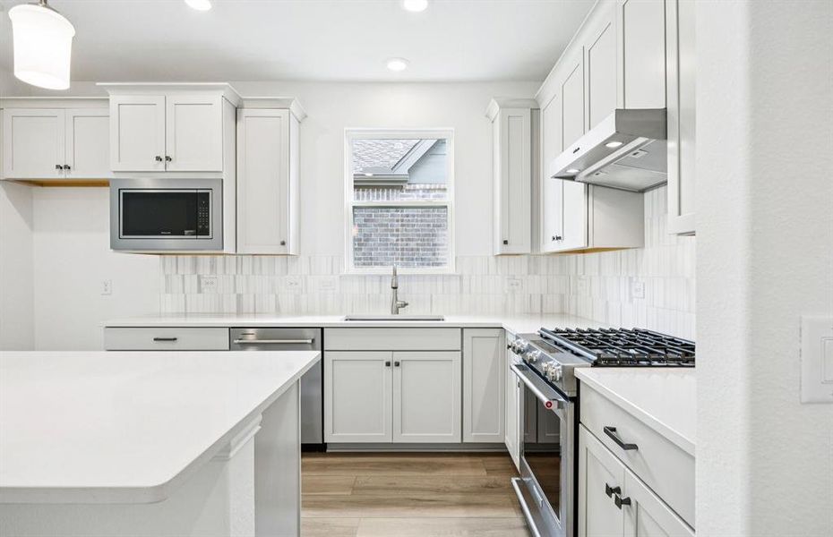 Abundant cabinet space Abundant cabinet space