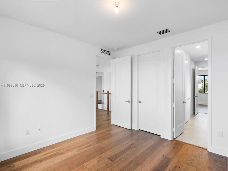 Spacious, unfurnished interior of a new home in , Miami (Image 70).