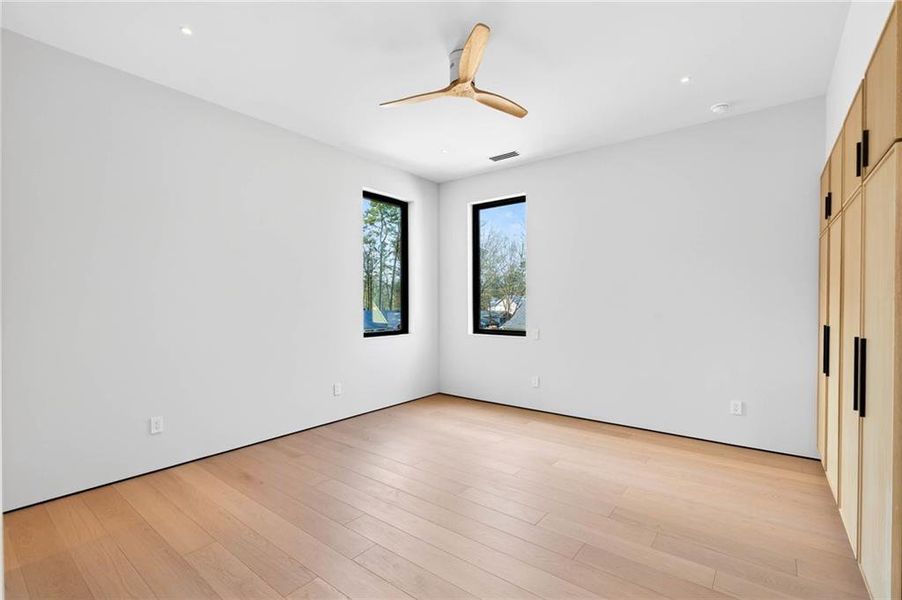 Spacious, unfurnished interior of a new home in , Alpharetta (Image 28).