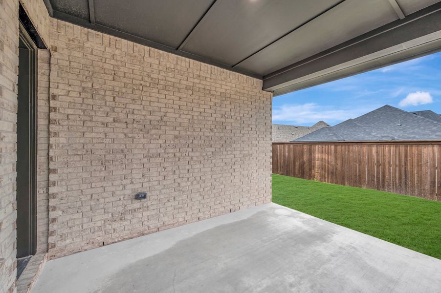 Exterior details and patio area of a home in Creekshaw – Gardens, Royse City (Image 4). Exterior details and patio area of a home in Creekshaw – Gardens, Royse City (Image 4).