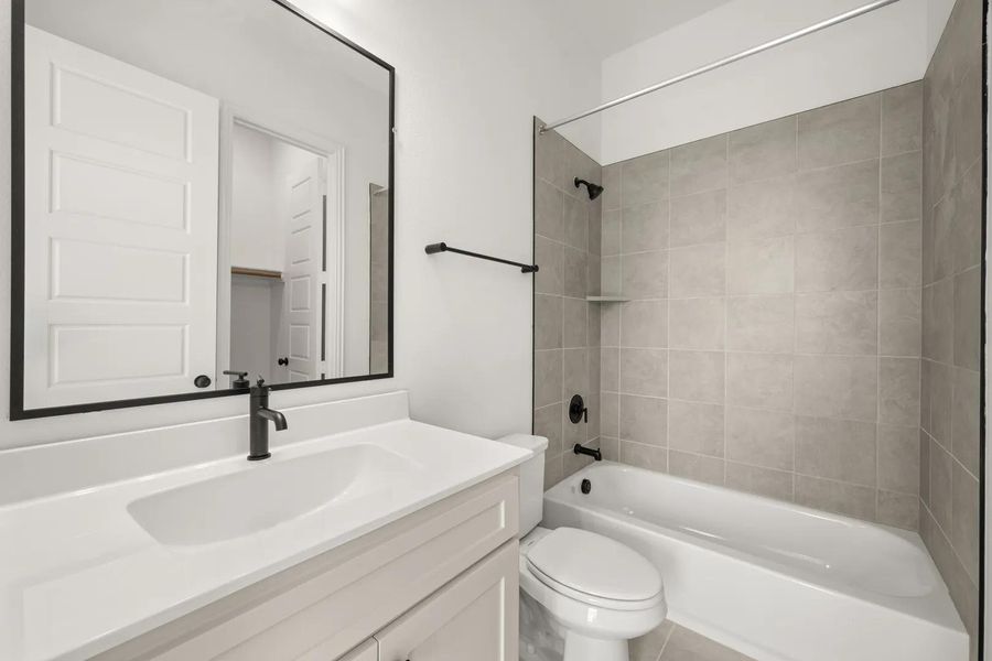 The Eastland II Full Bath