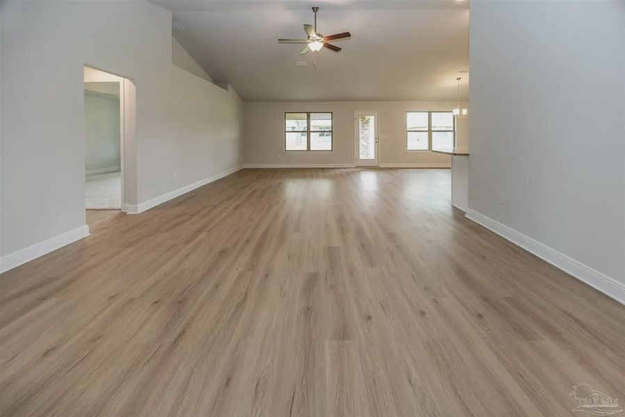 Spacious, unfurnished interior of a new home in Cedar Creek at Deerpoint Lake, Panama City (Image 12).