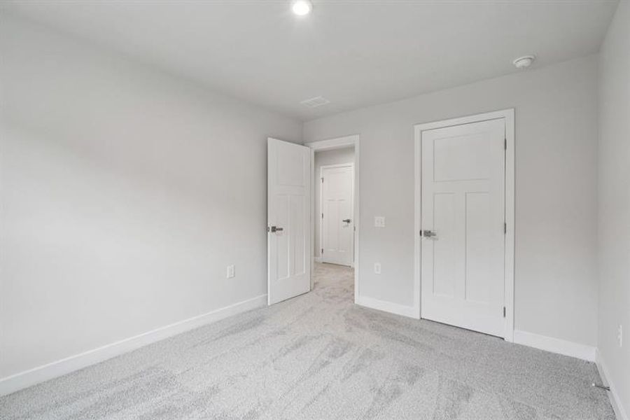 Spacious, unfurnished interior of a new home in Chapel Branch, Santee (Image 19).