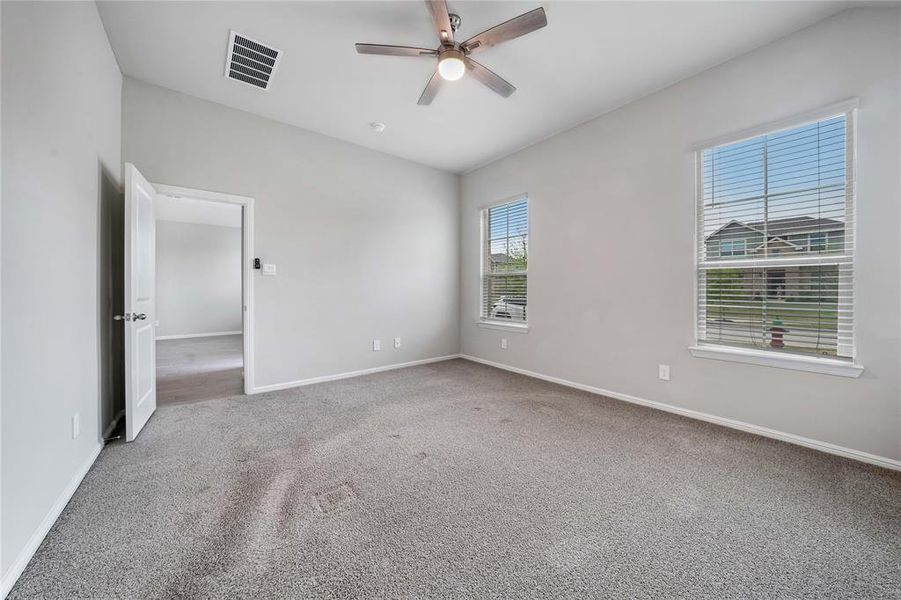 Spacious, unfurnished interior of a new home in Heritage Village, Haltom City (Image 16).