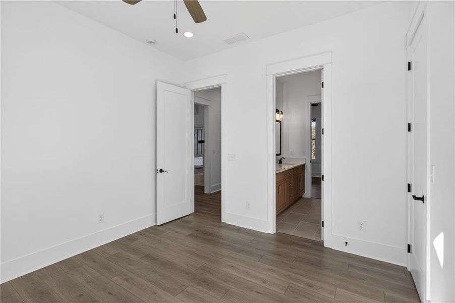 Spacious, unfurnished interior of a new home in , Dallas (Image 38).