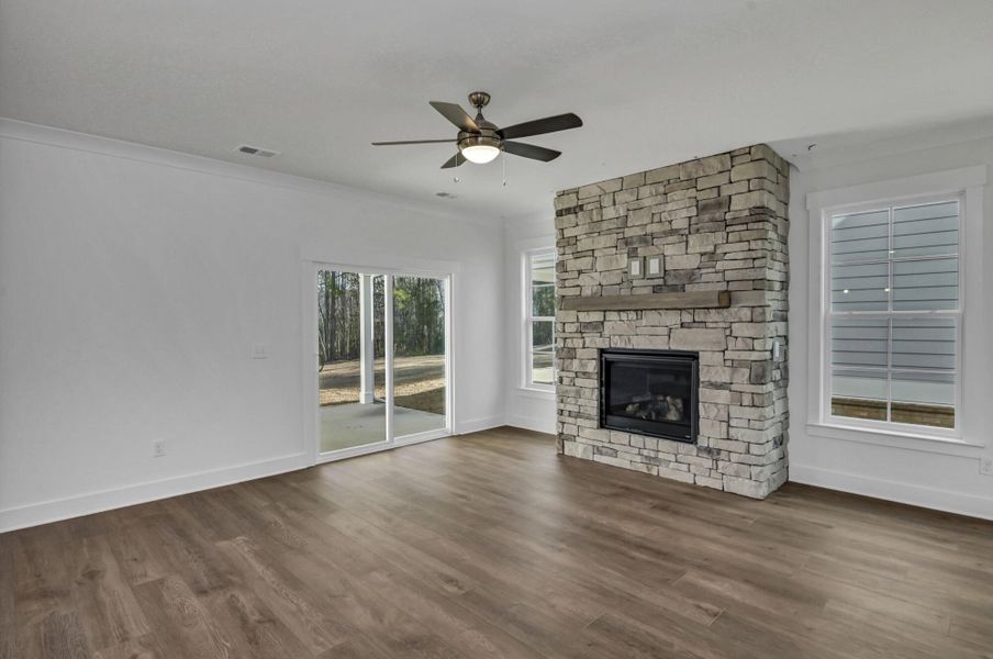 Spacious, unfurnished interior of a new home in Clubside Reserve at Summerlake, Lexington (Image 27).