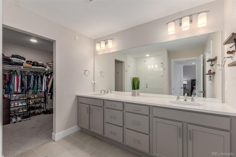 Huge Walk in Closet Huge Walk in Closet