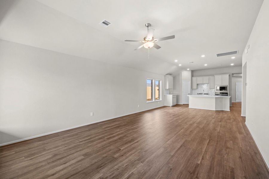 Spacious, unfurnished interior of a new home in Candela, Richmond (Image 19).