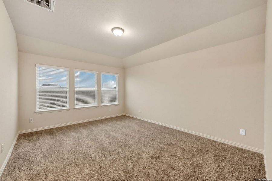 Spacious, unfurnished interior of a new home in Veramendi, New Braunfels (Image 29).