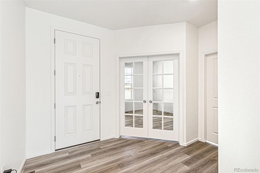 Spacious, unfurnished interior of a new home in Turnberry, Commerce City (Image 22).