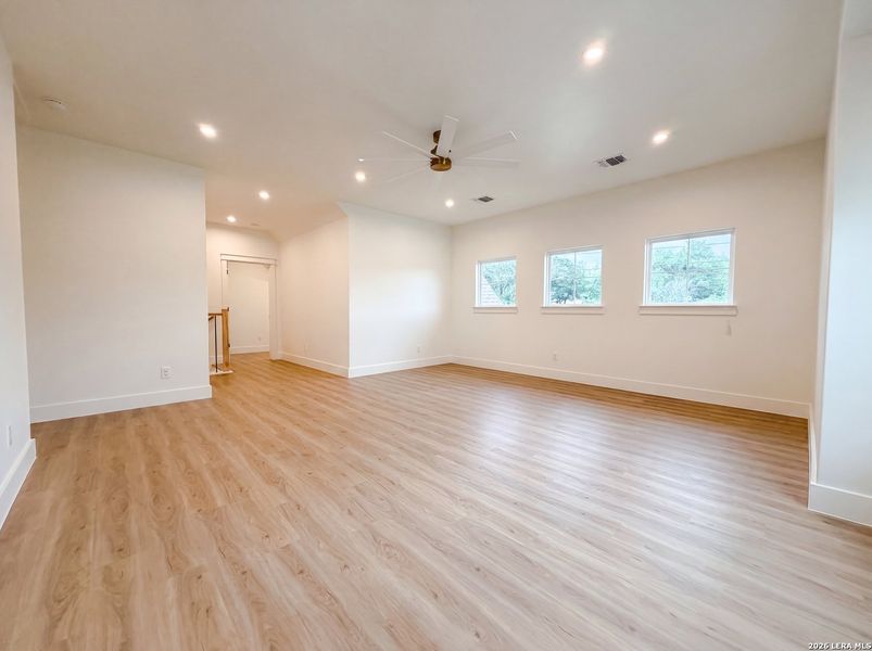 Spacious, unfurnished interior of a new home in , San Antonio (Image 14).