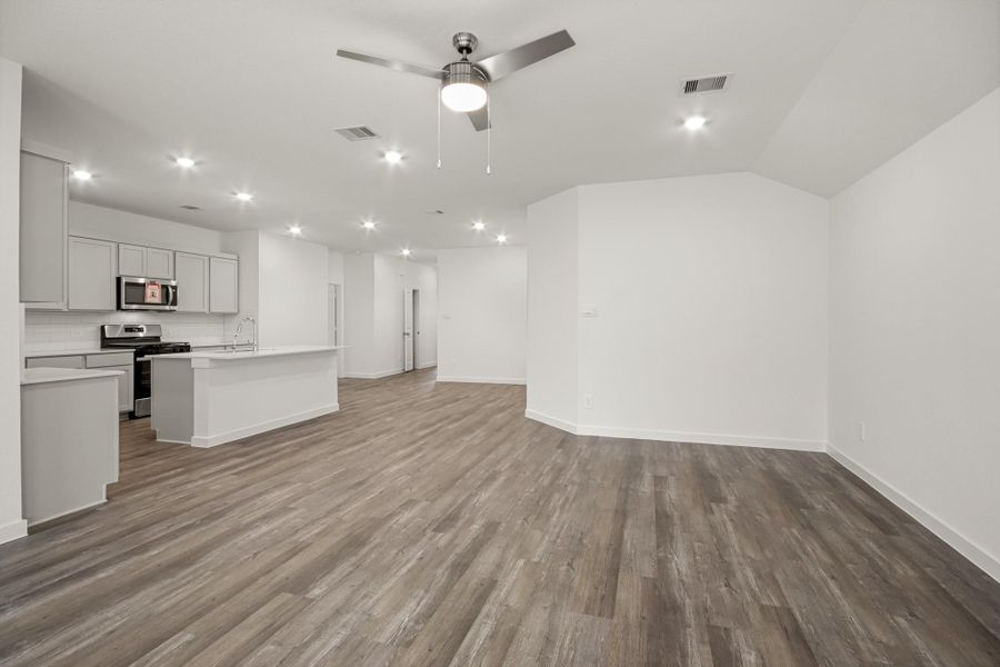 Spacious, unfurnished interior of a new home in Chapel Lakes, Montgomery (Image 9). Spacious, unfurnished interior of a new home in Chapel Lakes, Montgomery (Image 9).