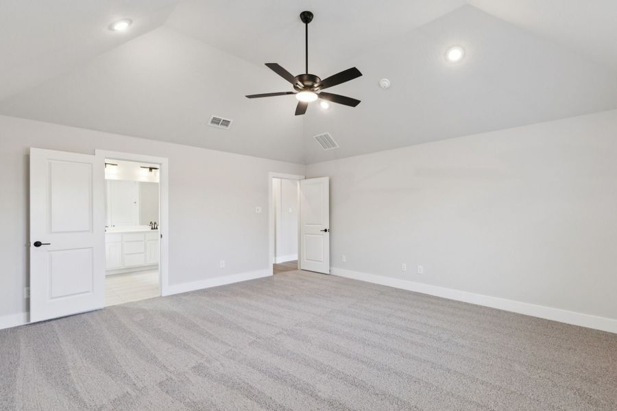 Spacious, unfurnished interior of a new home in Dove Hollow, Waxahachie (Image 24). Spacious, unfurnished interior of a new home in Dove Hollow, Waxahachie (Image 24).