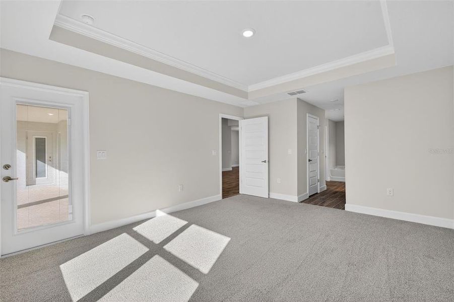 Spacious, unfurnished interior of a new home in Hill Country Estates, Dade City (Image 53).