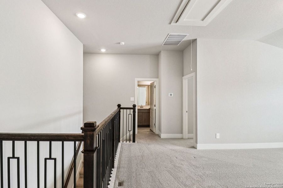 Spacious, unfurnished interior of a new home in Thomas Pond, San Antonio (Image 27). Spacious, unfurnished interior of a new home in Thomas Pond, San Antonio (Image 27).