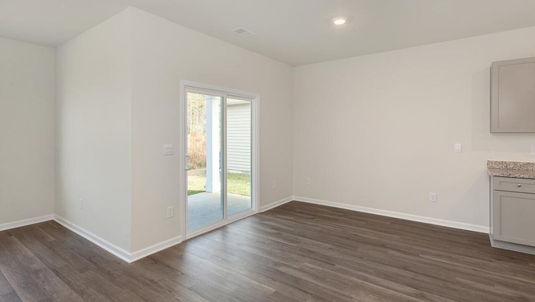 Spacious, unfurnished interior of a new home in Bella Point, Bolivia (Image 10).