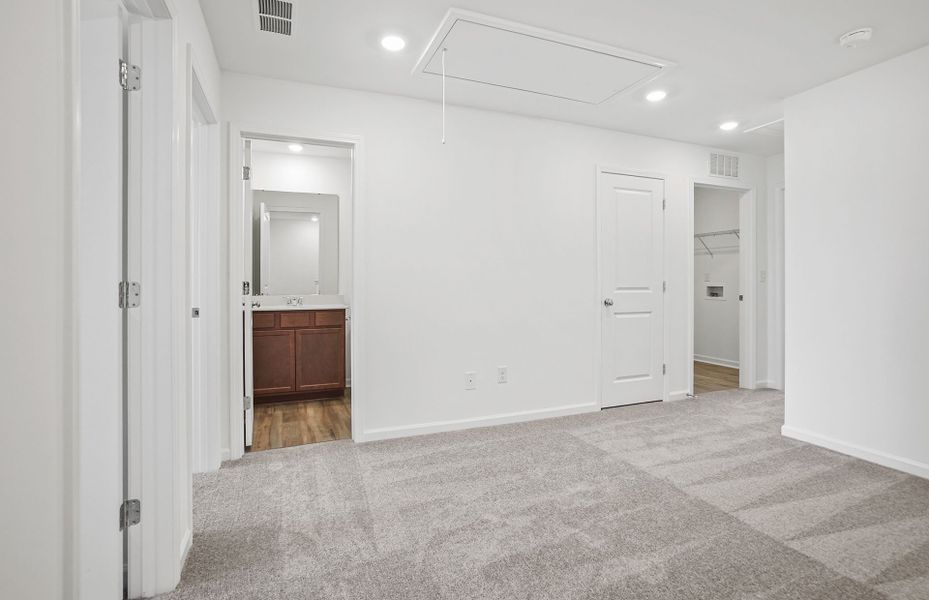 Spacious, unfurnished interior of a new home in Mallard Park, Charlotte (Image 18). Spacious, unfurnished interior of a new home in Mallard Park, Charlotte (Image 18).