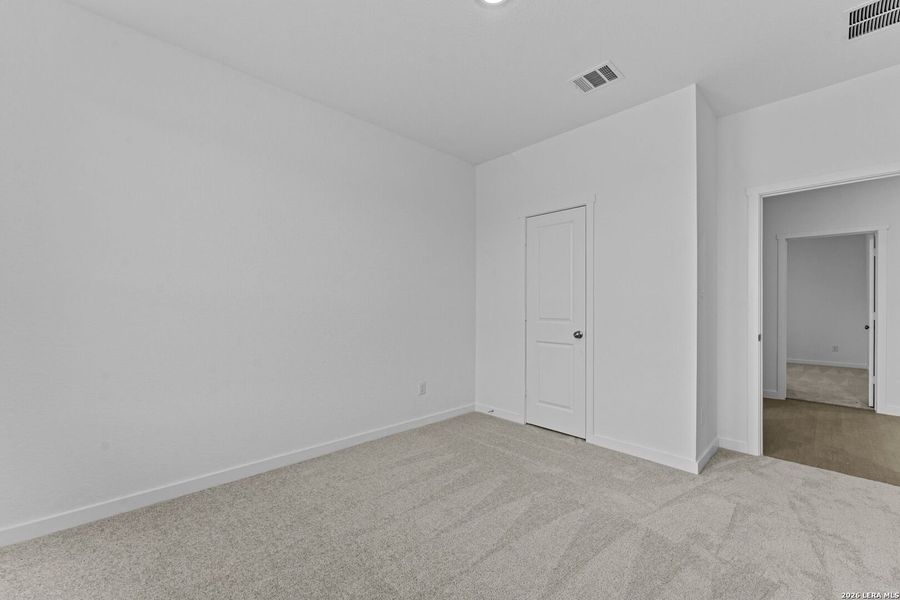 Spacious, unfurnished interior of a new home in Grace Valley, Cibolo (Image 23).
