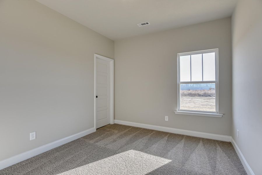 Spacious, unfurnished interior of a new home in , Edgefield (Image 6).