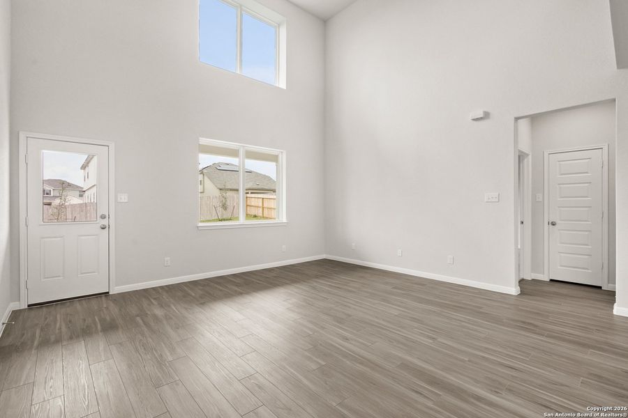 Spacious, unfurnished interior of a new home in Cinco Lakes, San Antonio (Image 15).