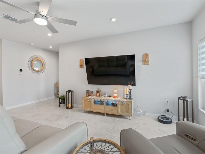 Furnished interior view inside a new home in , Sumterville (Image 10).