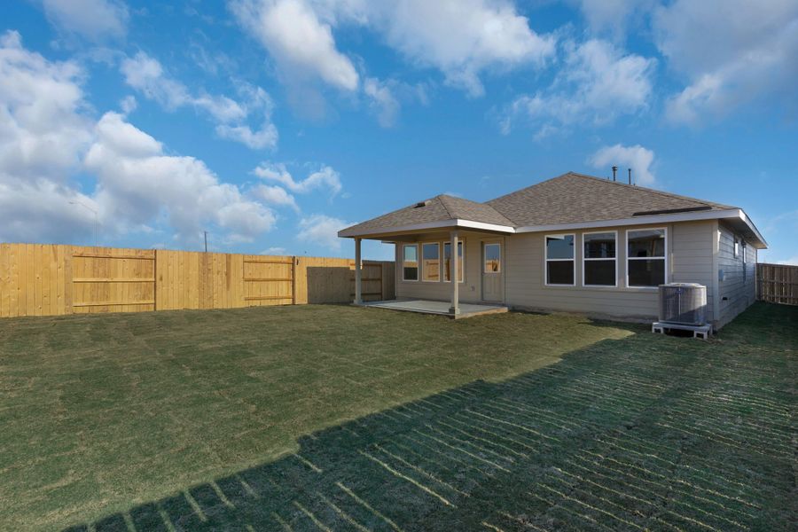 Exterior details and patio area of a home in Briarwood, Elgin (Image 31).
