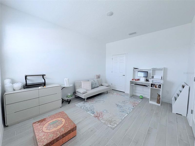 Furnished interior view inside a new home in Storey Creek, Kissimmee (Image 31). Furnished interior view inside a new home in Storey Creek, Kissimmee (Image 31).