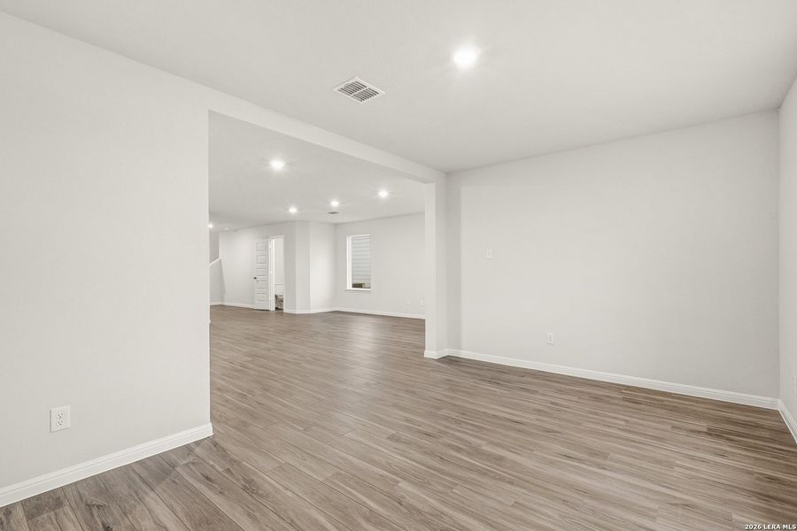 Spacious, unfurnished interior of a new home in Applewhite Meadows, San Antonio (Image 18).