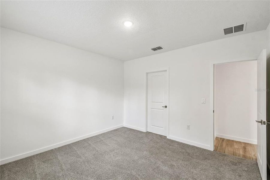 Spacious, unfurnished interior of a new home in , Citrus Springs (Image 14).