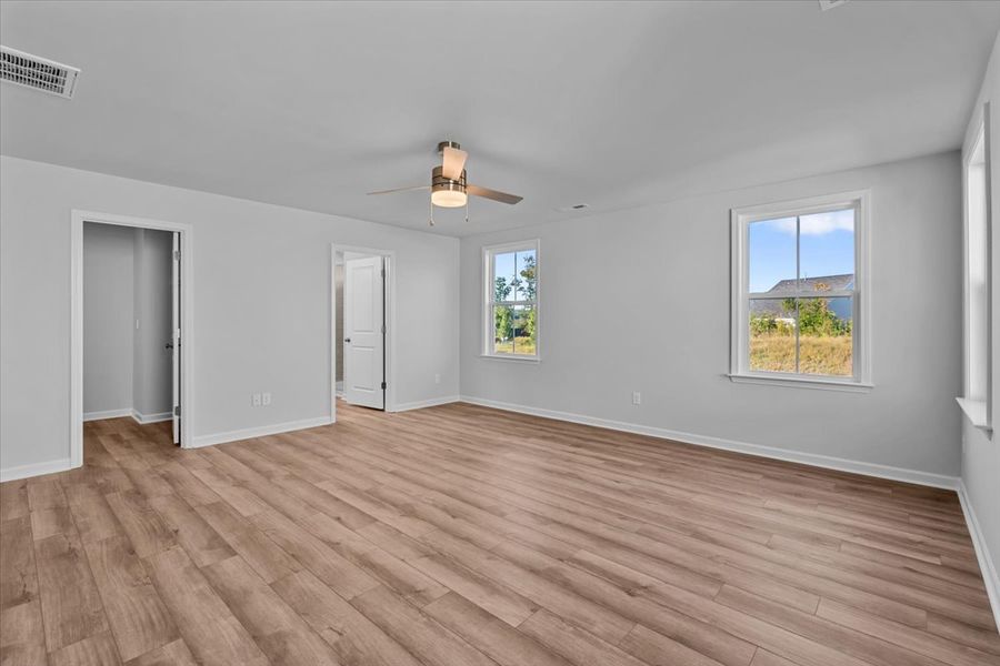 Spacious, unfurnished interior of a new home in Rogers Spring, Graham (Image 31).