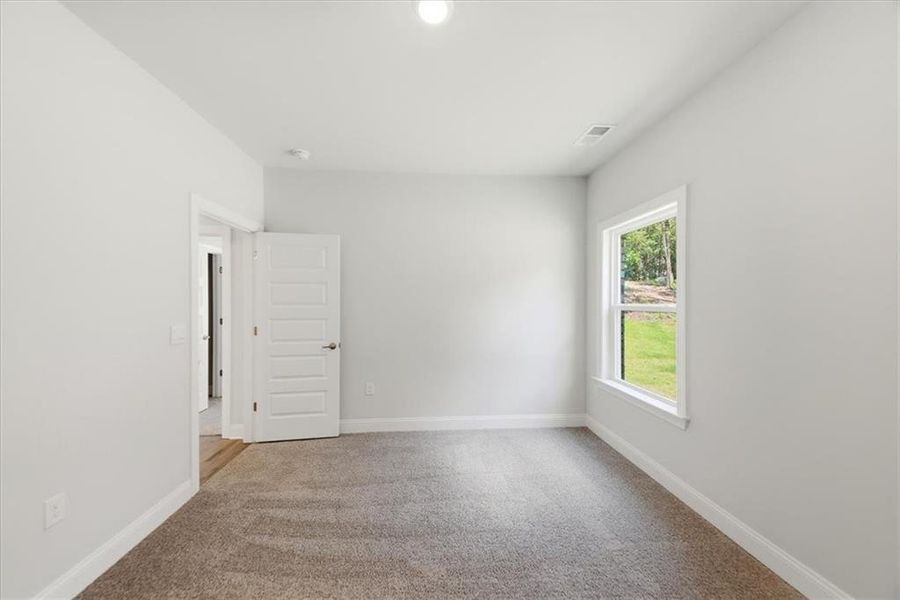 Spacious, unfurnished interior of a new home in Tuscany Hills, Douglasville (Image 27).