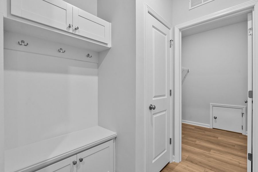 Spacious, unfurnished interior of a new home in Fieldstone, Lexington (Image 30).