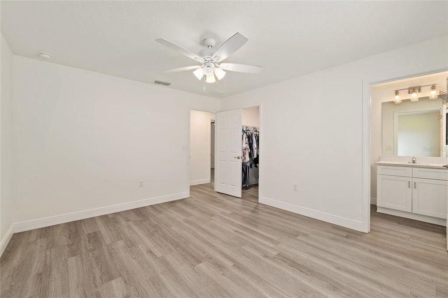 Spacious, unfurnished interior of a new home in , Belleview (Image 21).