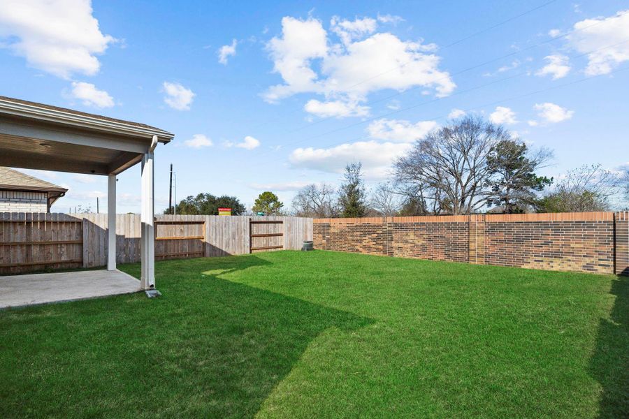 Exterior details and patio area of a home in Jones Creek Reserve, Richmond (Image 3).