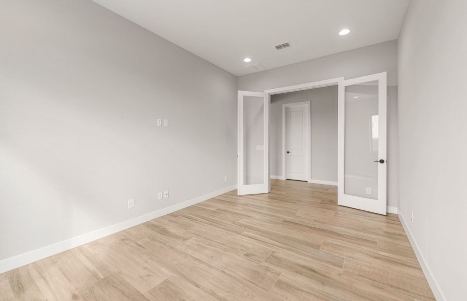 Spacious, unfurnished interior of a new home in Artisan at Asante, Surprise (Image 22).