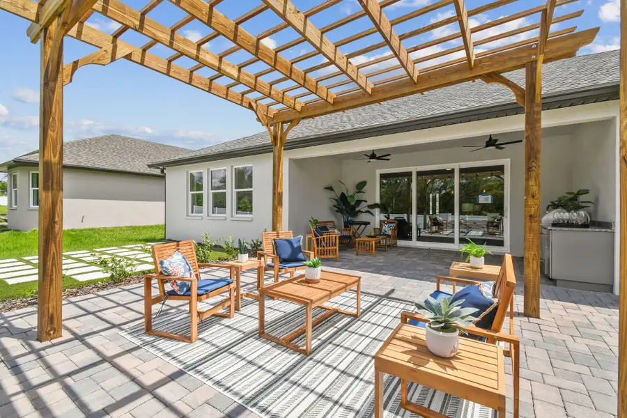 Exterior details and patio area of a home in Pinecone Reserve, Brooksville (Image 3).