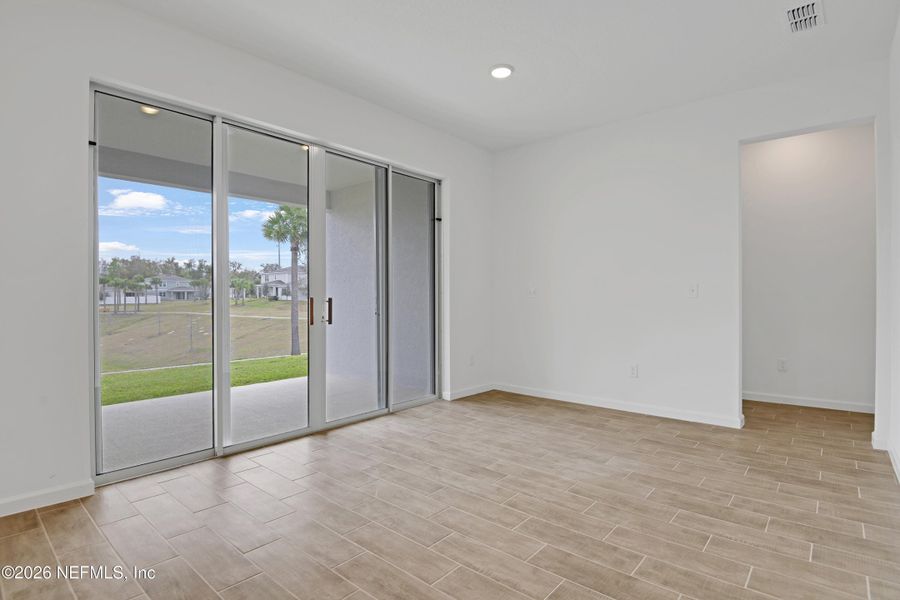 Spacious, unfurnished interior of a new home in Seasons at Grandview Gardens, Deland (Image 12).
