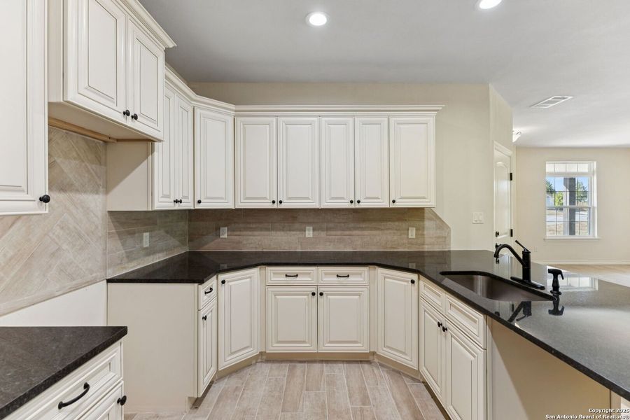 Furnished interior view inside a new home in , Seguin (Image 8).
