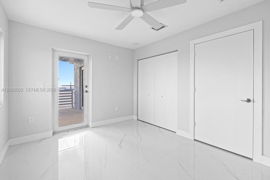 Spacious, unfurnished interior of a new home in , Big Pine Key (Image 8).