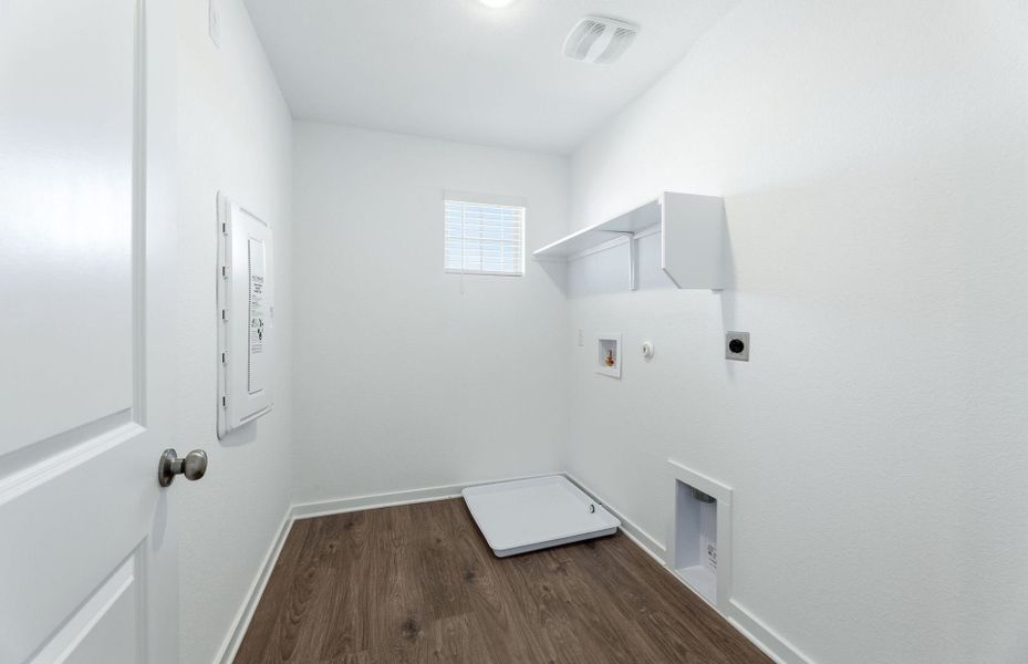 Spacious, unfurnished interior of a new home in Sonterra, Jarrell (Image 30).
