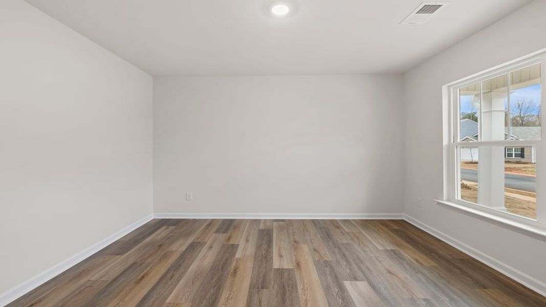 Spacious, unfurnished interior of a new home in Cedar Gap, Fountain Inn (Image 14).