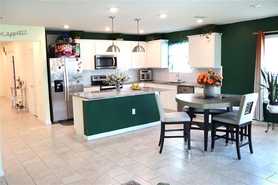 Furnished interior view inside a new home in , Winter Haven (Image 17).