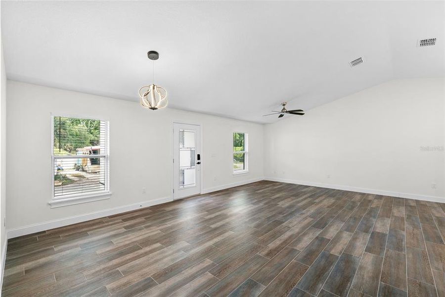 Spacious, unfurnished interior of a new home in , St. Petersburg (Image 32).