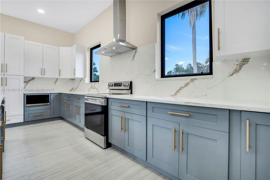 Furnished interior view inside a new home in , Plantation (Image 38).