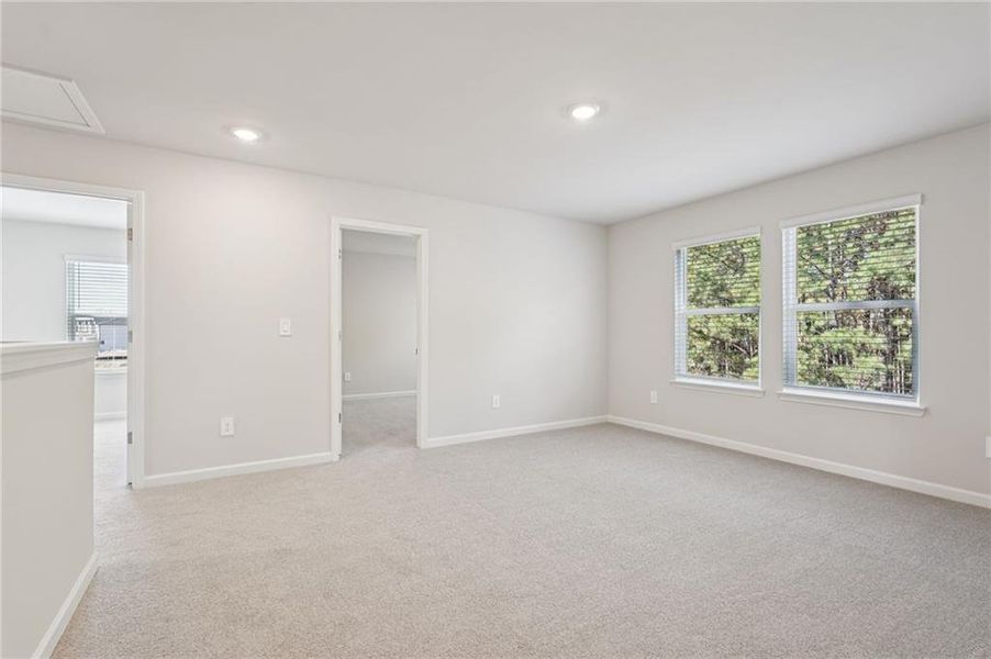 Spacious, unfurnished interior of a new home in Ivey Township, Dallas (Image 38).