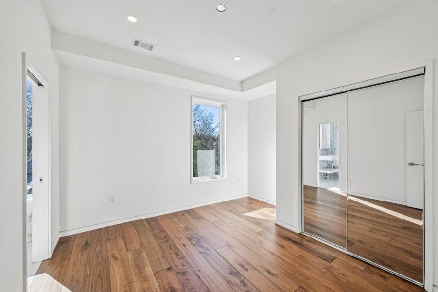 Spacious, unfurnished interior of a new home in , Atlanta (Image 23).